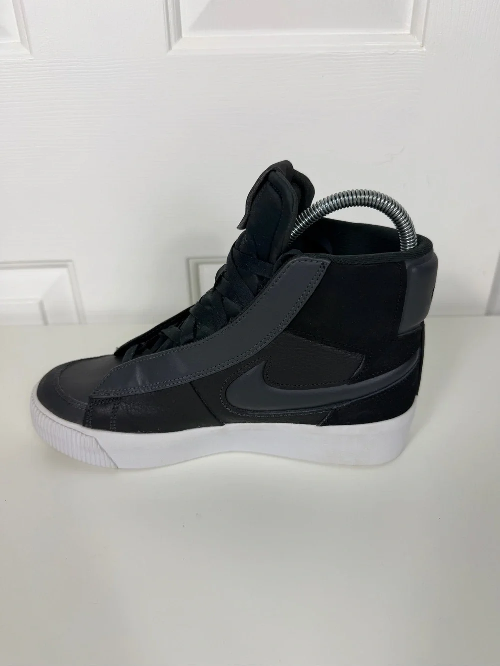 Nike Women’s Blazer Mid Victory Basketball Shoes Sz. 8.5 DR2948-001 BLACK